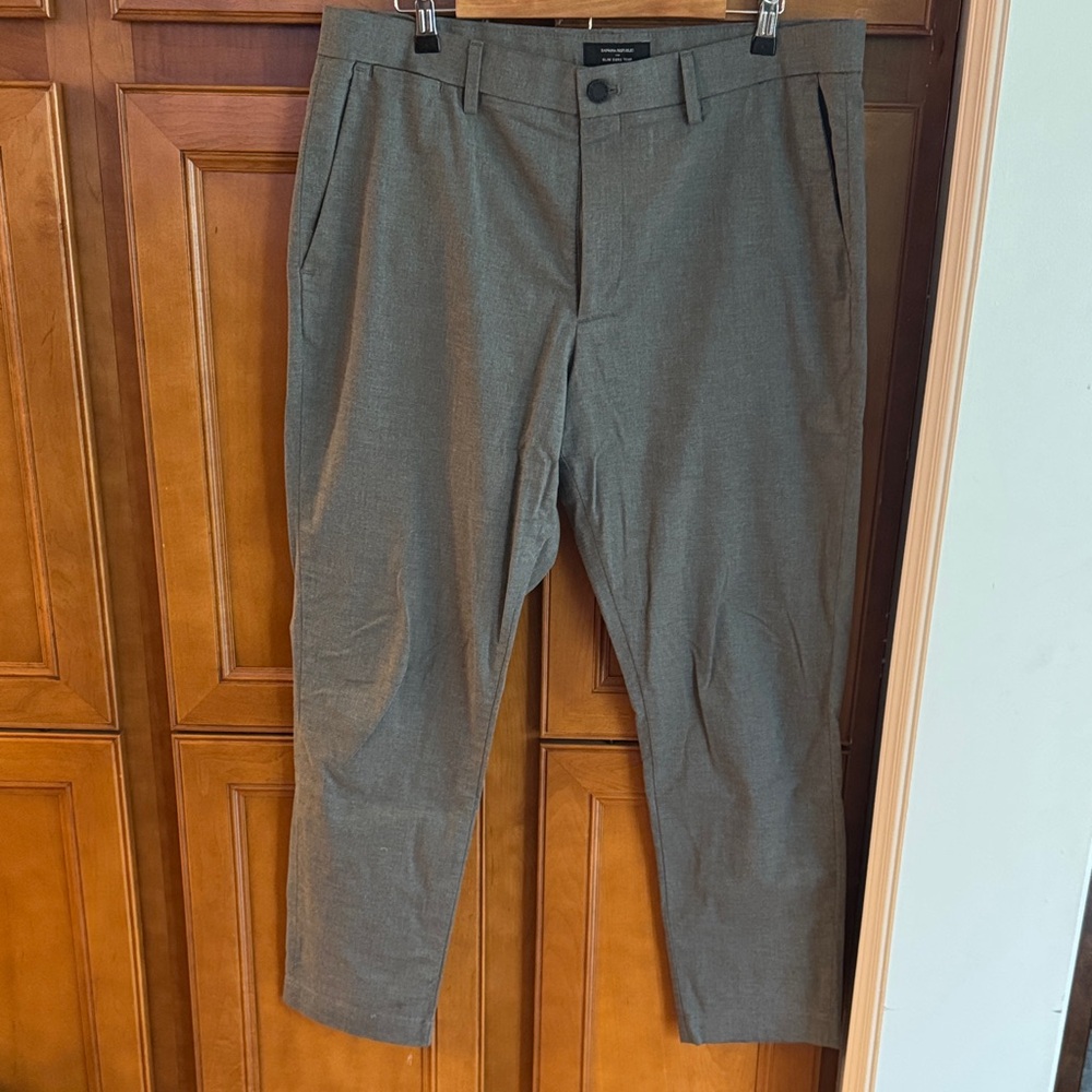 Mens gray Banana Republic chino pants slim fit 35x30